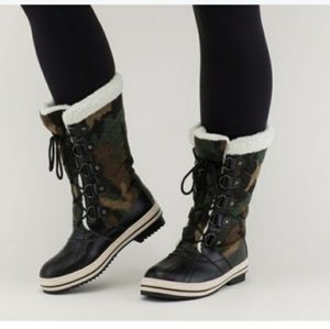 sociology rain boots